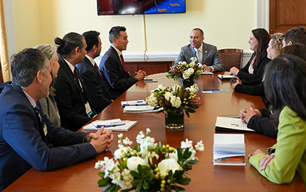 Image of elected officials and AILA members and staff..